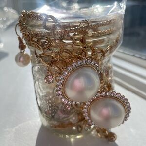 Elegant Gold and Pearl Women's mystery jewerly jar